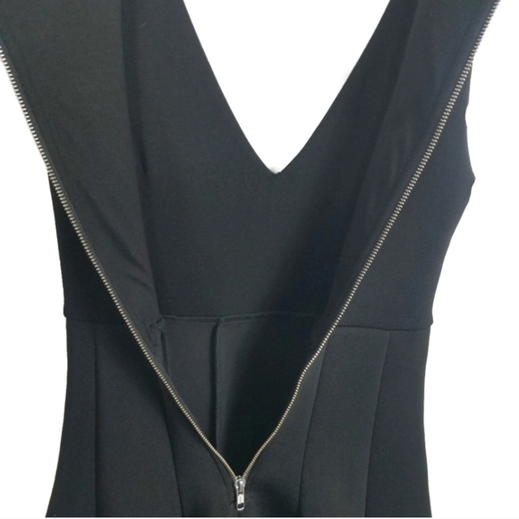 MINKPINK by Revolve flared sleeveless v- neck black mini skater dress. Size M - Picture 7 of 8